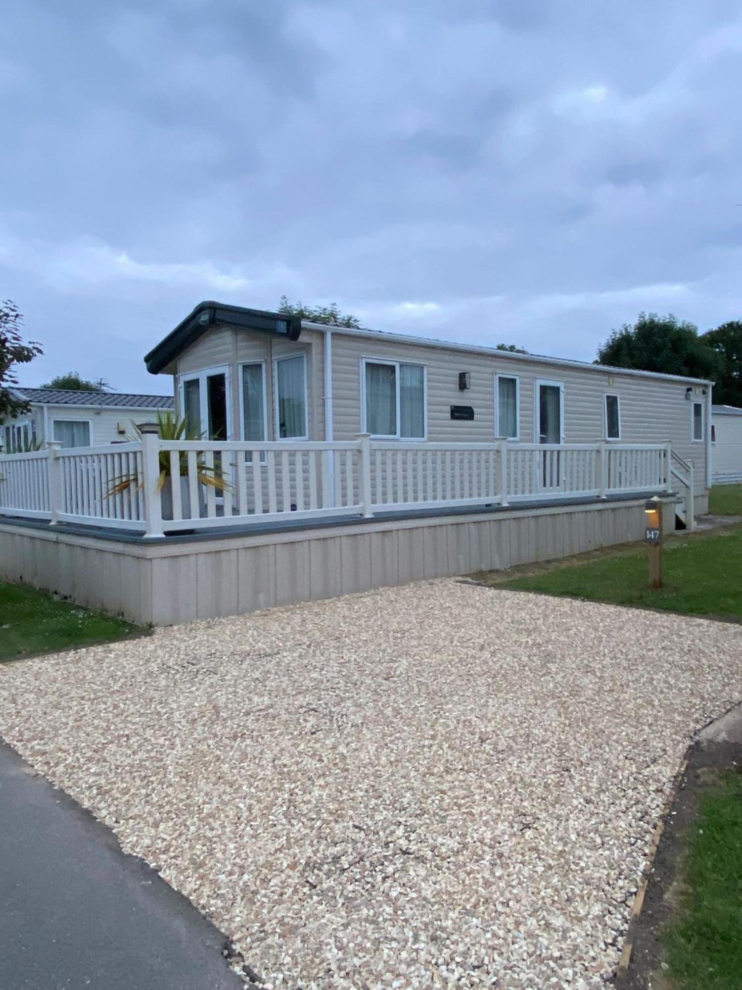 Forest Beach Bashley Park Sway Exterior photo