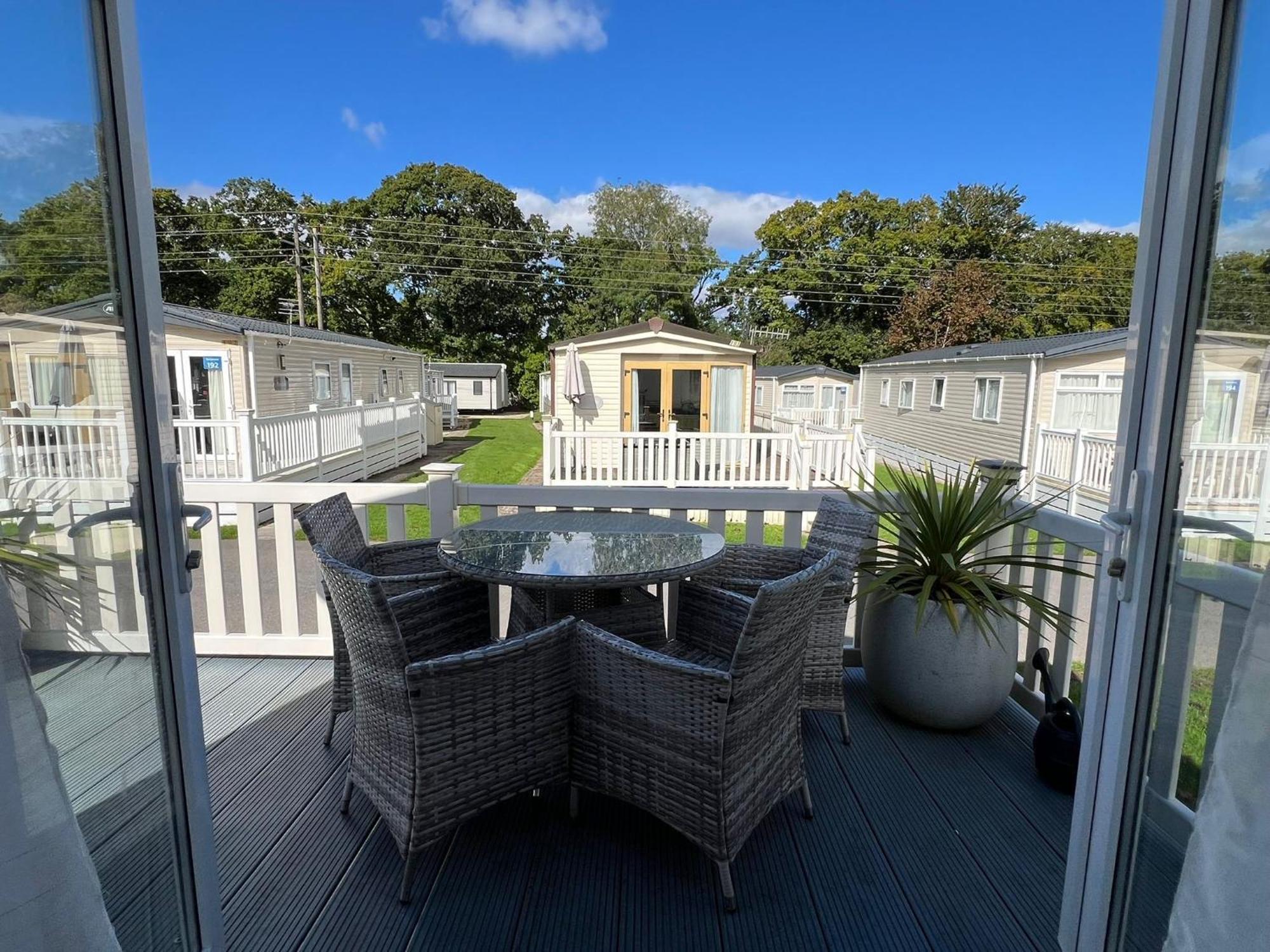 Forest Beach Bashley Park Sway Exterior photo