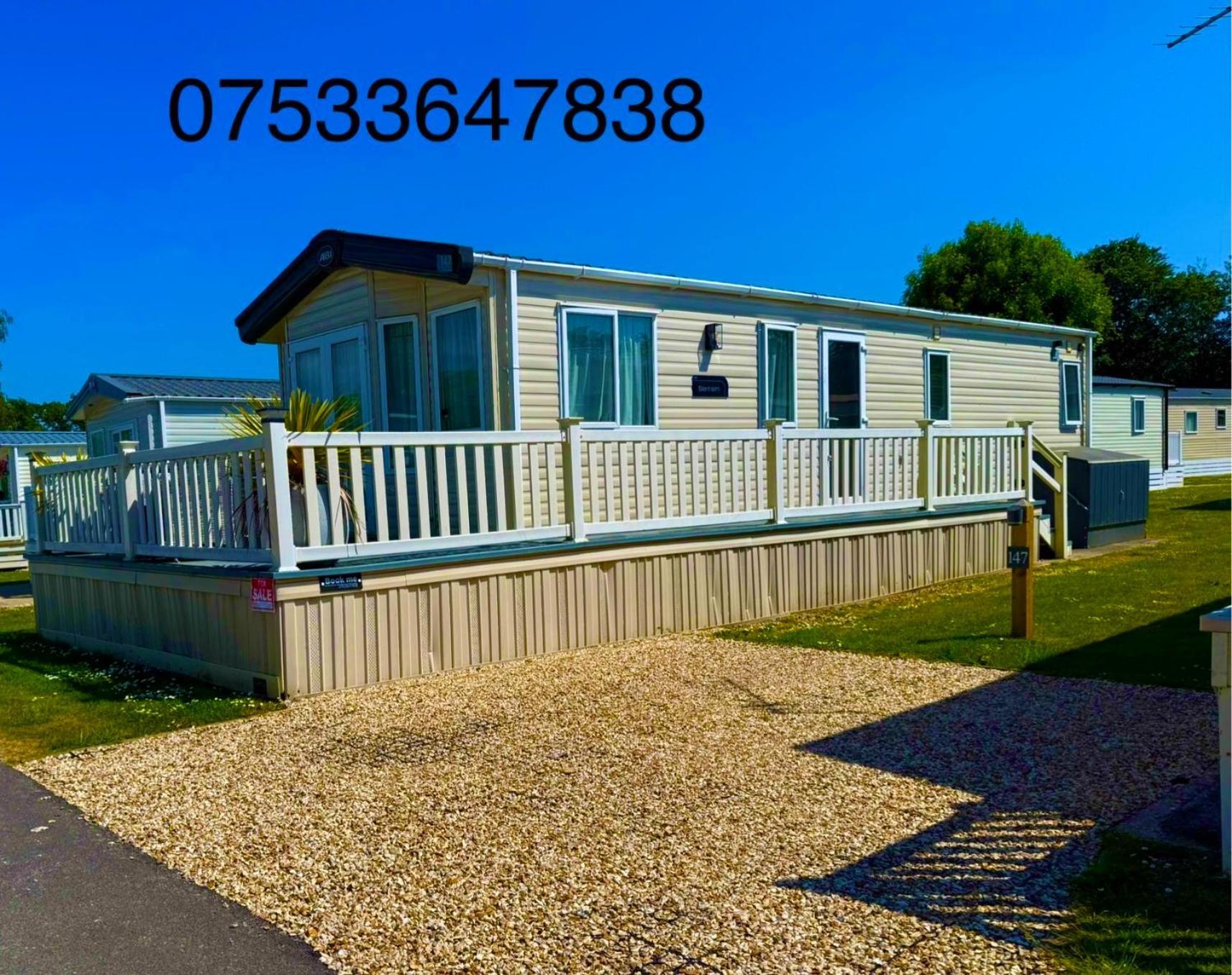Forest Beach Bashley Park Sway Exterior photo